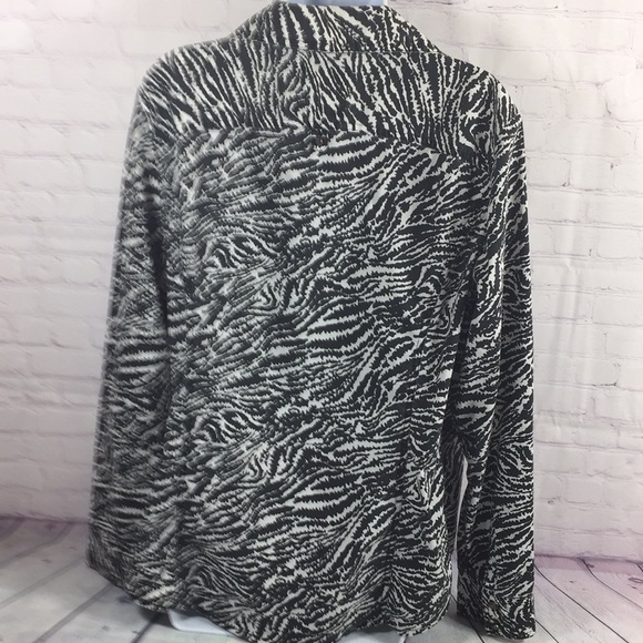 Animal Print Long Sleeve Button Front Top Size XL - Picture 4 of 8